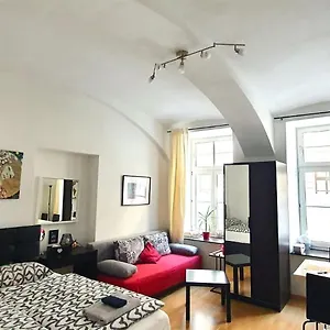 Daire Msq Diana - 10 Min From Center - Free Coffee And Tea - High Speed Internet, Viyana